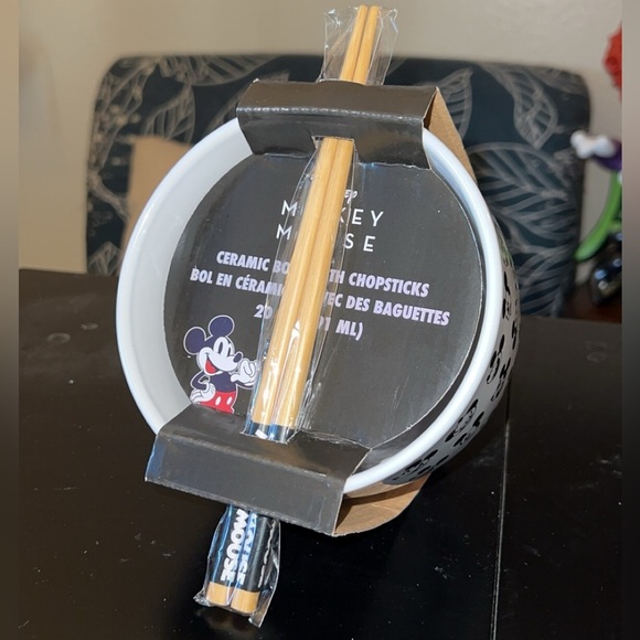 Mickey Mouse Ceramic Bowl with Chopsticks - Picture 6 of 8